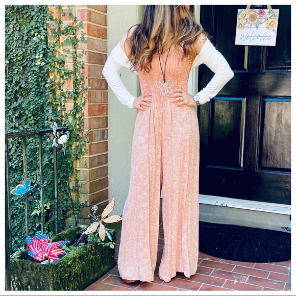 It’s all about this fabulous wide leg jumpsuit - Picture 10 of 11